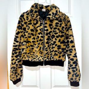 No Boundaries Women's Faux Fur Cheetah Crop Jacket
